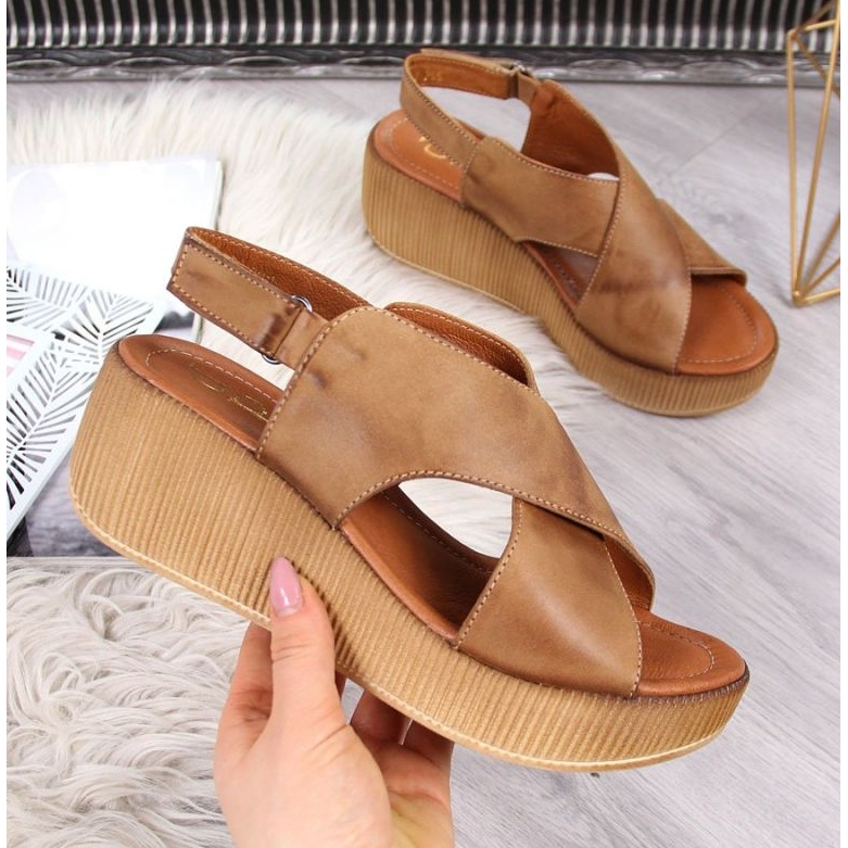 Kožené sandály na hnědé platformě Dolce Pietro W P74A hnědý 1