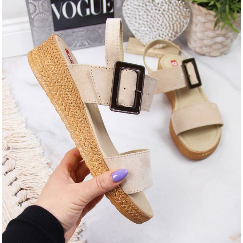 Sandály na klínku Big Star W JJ276032 béžové béžový 1