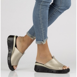 Kožené pantofle Filippo DK3594 / 22 Go golden zlatý 1