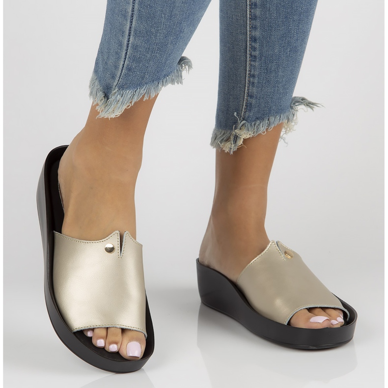 Kožené pantofle Filippo DK2059 / 22 Go golden zlatý 1