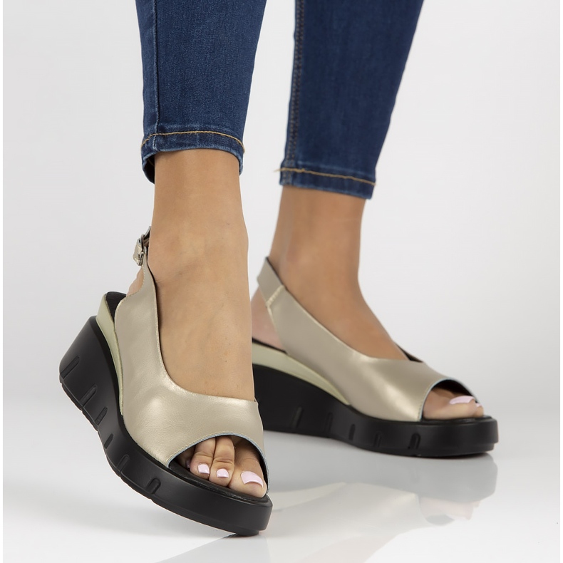 Kožené sandály Filippo DS3595 / 22 Go golden zlatý 2