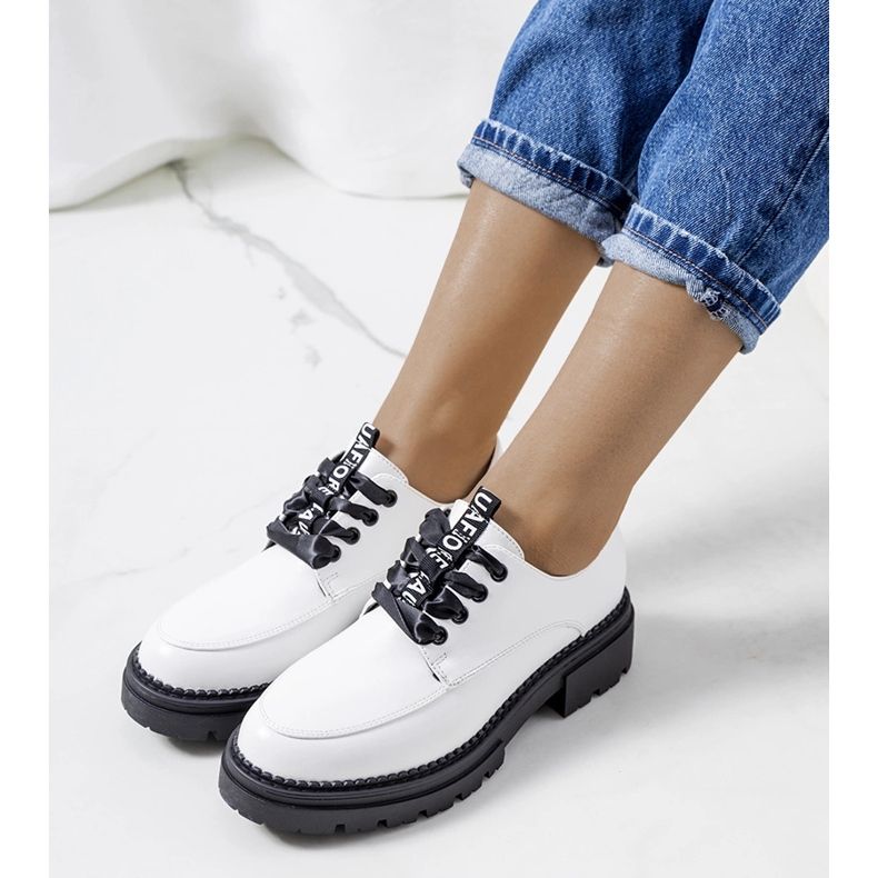 Bílé dámské boty Merivale bílý 2