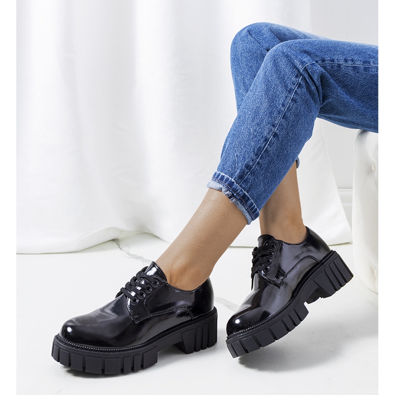 Černé lakované boty Cardero černý 1