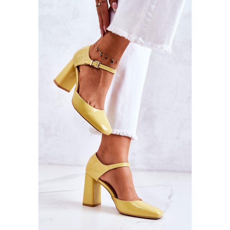 PG1 Módní lakované lodičky na žluté maorské tyči žlutá 2