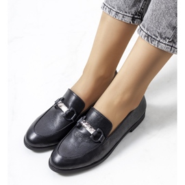 Černé kožené boty značky Prins černá 1