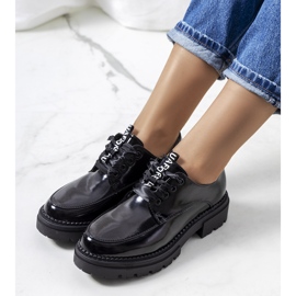 Černé lakované boty značky Aike černý 1