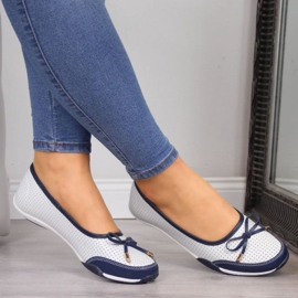 Dámské bílé kožené prolamované baleríny eVento 2