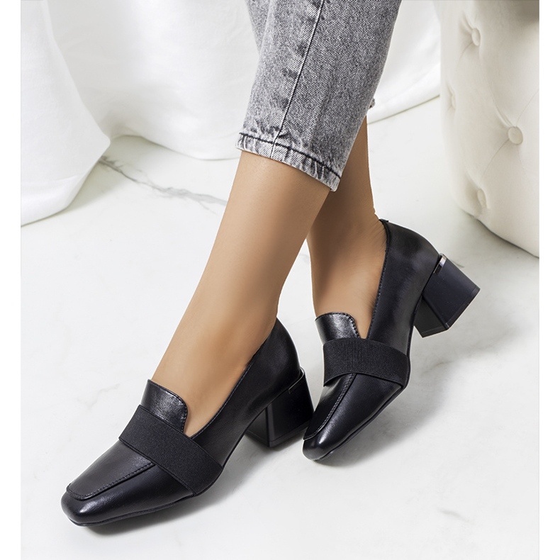 Černé brogy na postu Thoma černý 1