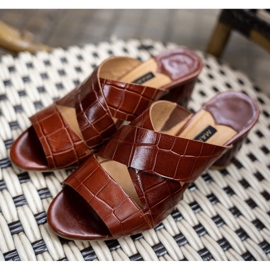 Marco Shoes Dámské kožené pantofle z kůže s broušenými pruhy červené 8