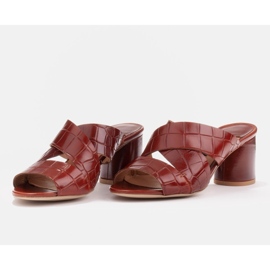 Marco Shoes Dámské kožené pantofle z kůže s broušenými pruhy červené 5