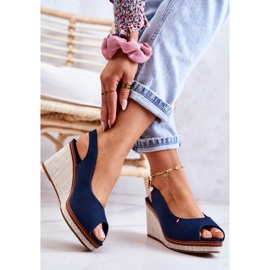 Dámské pohodlné sandály se sponou v tmavě modré barvě Thallas modrý 2