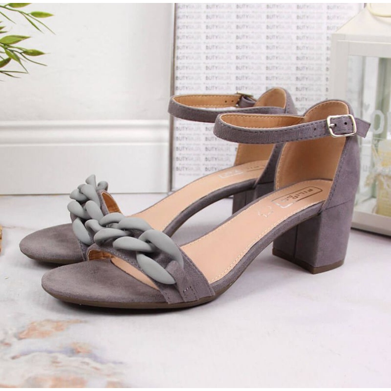 Šedé sandály na sloupku s řetízkem W Filippo 2