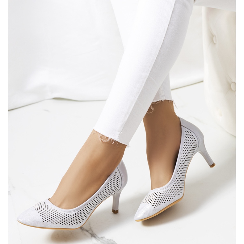 Šedé prolamované lodičky na podpatku Carling stříbrný šedá 1