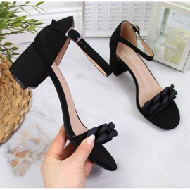 Černé sandály na sloupku s řetízkem W Filippo černá 1