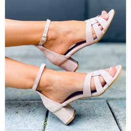 Béžové sandály na podpatku Avium béžový 2