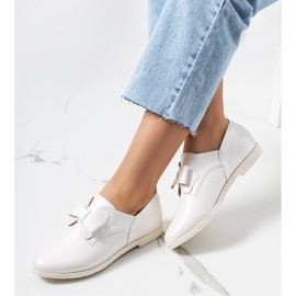 Bílé brogy s mašlí Korner bílý 1 Bílé brogy s mašlí Korner bílý 1