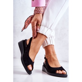 Vinceza Dámské semišové sandály s přezkou Black Camille černá 2