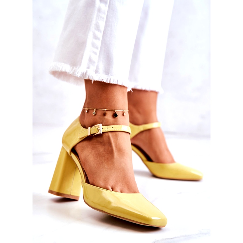 PG1 Módní lakované lodičky na žluté maorské tyči žlutá 1