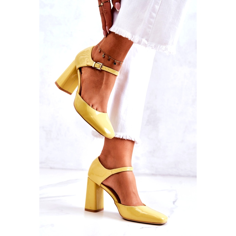 PG1 Módní lakované lodičky na žluté maorské tyči žlutá 2