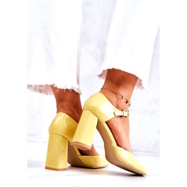 PG1 Módní lakované lodičky na žluté maorské tyči žlutá 3