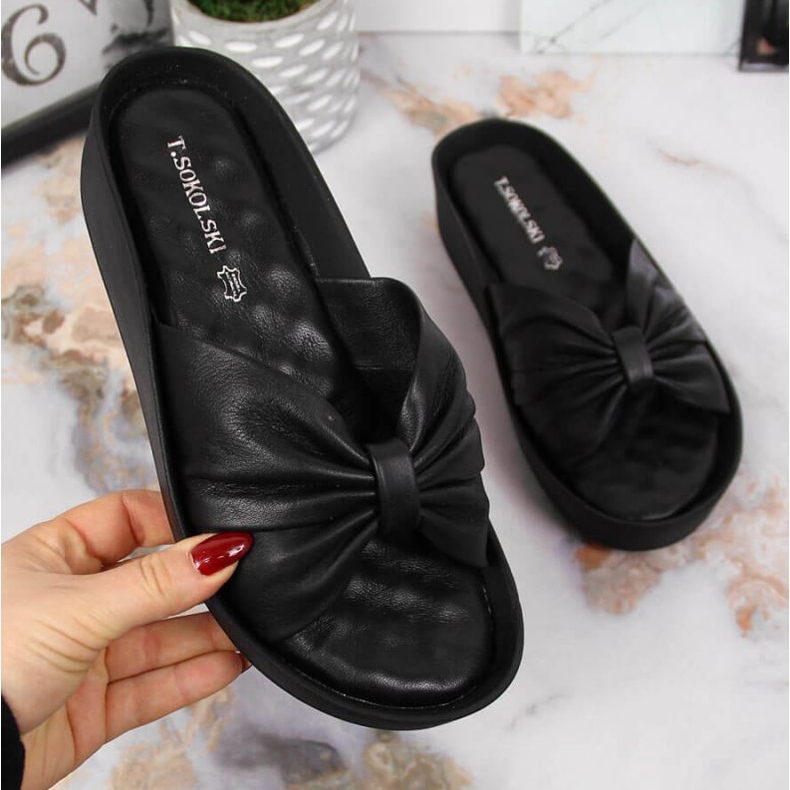 Kožené pantofle na klínku T.Sokolski W SCA162A černé černá 1