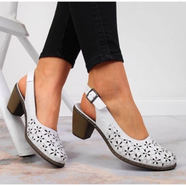 Kožené prolamované sandály Rieker W RKR531A bílé bílý 2