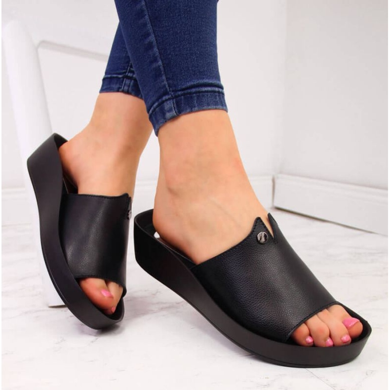 Kožené pantofle na platformě Filippo W PAW199A černé černá 2