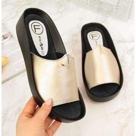 Kožené pantofle na platformě Filippo W PAW199B zlaté zlatý 1