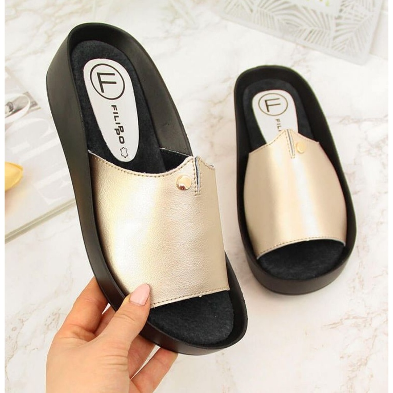 Kožené pantofle na platformě Filippo W PAW199B zlaté zlatý 1