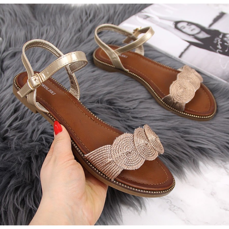 Dámské ploché zlaté sandály T.Sokolski zlatý 2