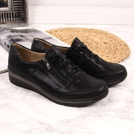 Černé lesklé kožené boty Helios 334 černá 3
