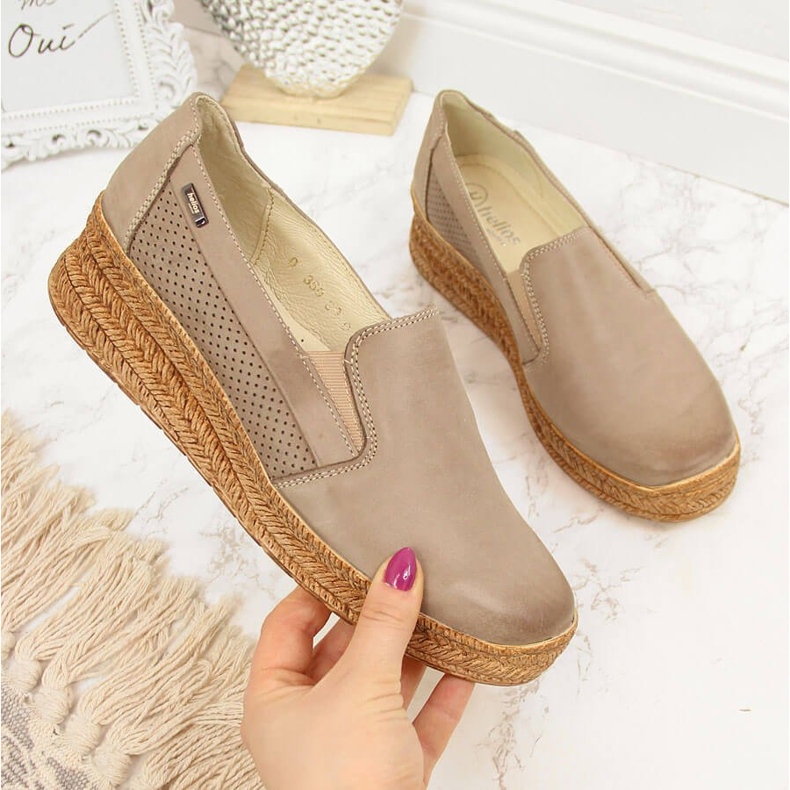 Kožené dámské boty s béžovým klínem Helios 350 2