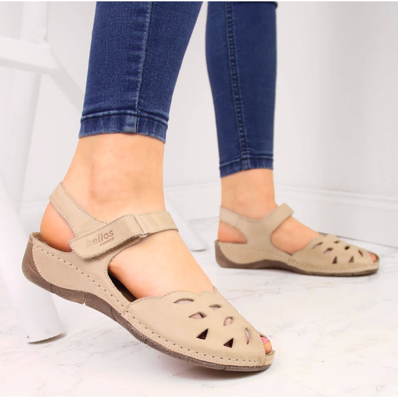 Dámské kožené sandály na béžovém klínku Helios 4011 béžový 2