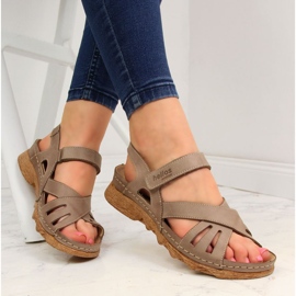 Dámské kožené sandály se suchým zipem béžové Helios 256 béžový 1