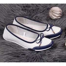 Dámské bílé prolamované kožené baleríny eVento 2