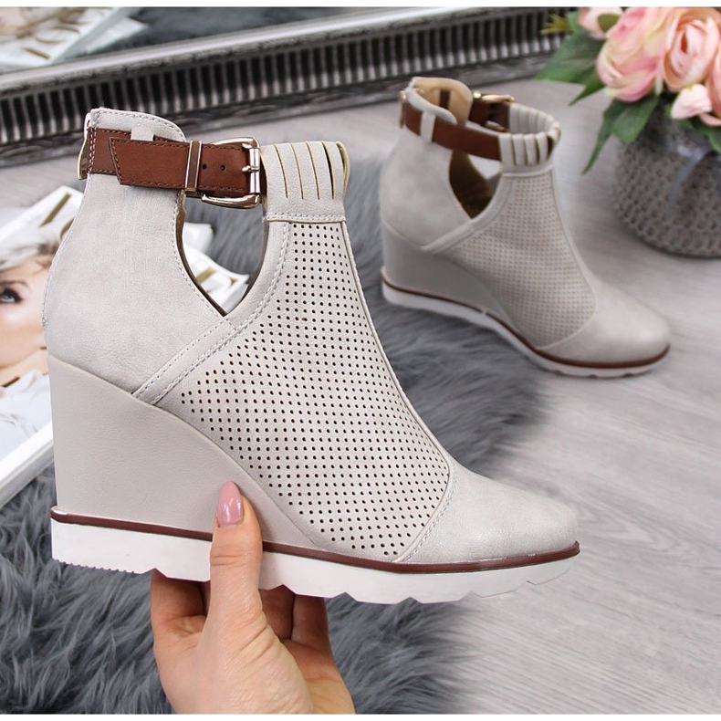 Dámské béžové tenisky s prolamovanými klínky Filippo béžový 2 Dámské béžové tenisky s prolamovanými klínky Filippo béžový 2