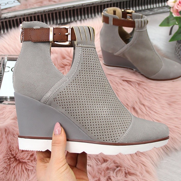 Šedé prolamované tenisky na klínku Filippo šedá 2