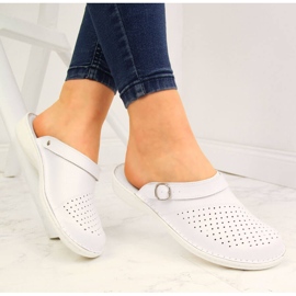Bílé dámské pantofle z hygienické kůže Helios 275 bílý 1