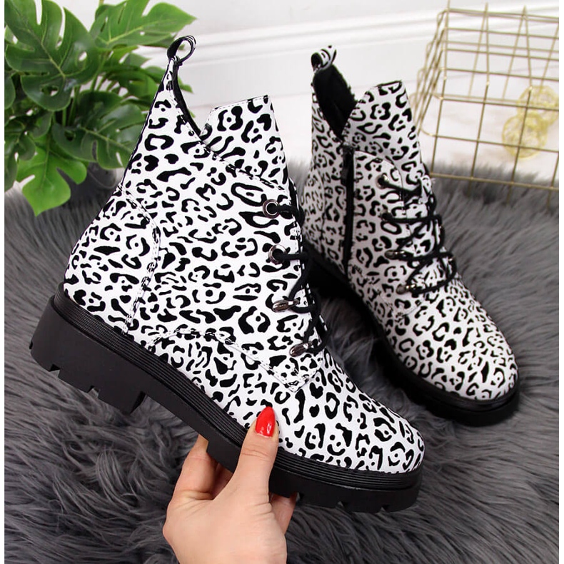 Bílé zateplené dámské kozačky Filippo bílý 2