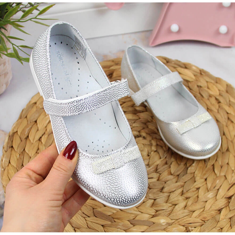 Communion dívčí baleríny se suchým zipem stříbrné Kornecki 6493 stříbrný 1