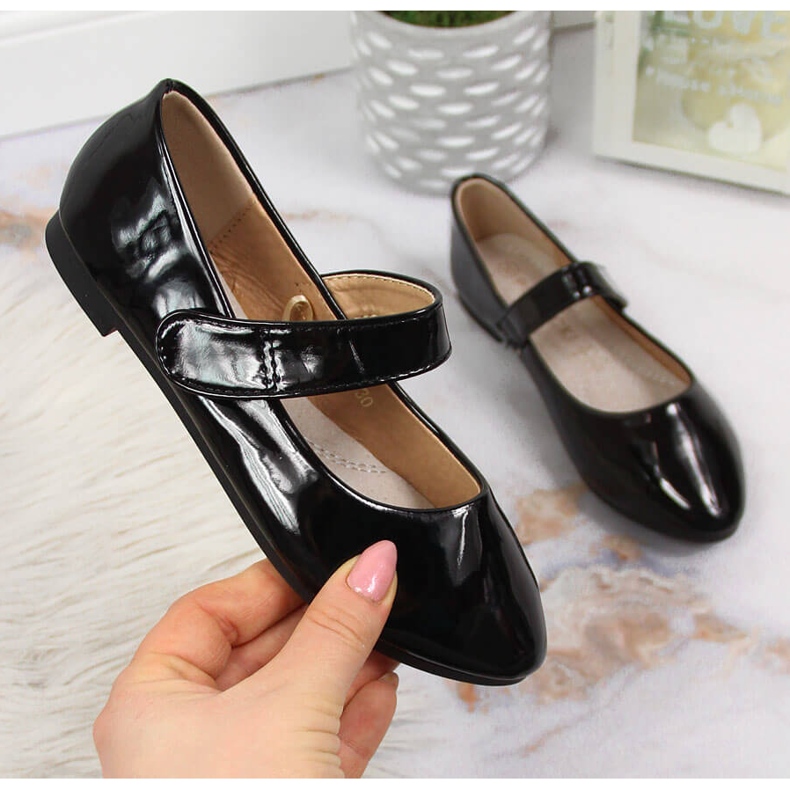 Dívčí baleríny na suchý zip lakované černé Potocki černá 1