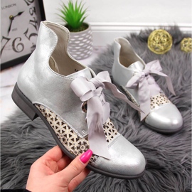 Dámské jarní stříbrné prolamované kozačky Jezzi stříbrný 1