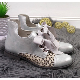 Dámské jarní stříbrné prolamované kozačky Jezzi stříbrný 2