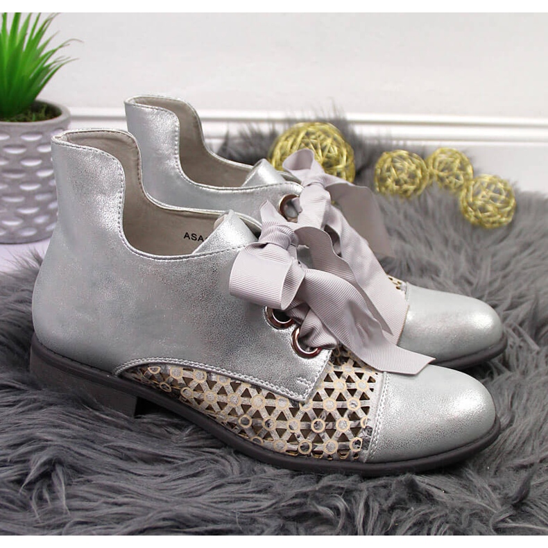 Dámské jarní stříbrné prolamované kozačky Jezzi stříbrný 2