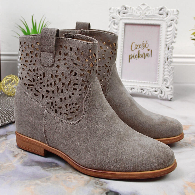 Dámské prolamované jarní kozačky na klínku Filippo šedé šedá 2 Dámské prolamované jarní kozačky na klínku Filippo šedé šedá 2