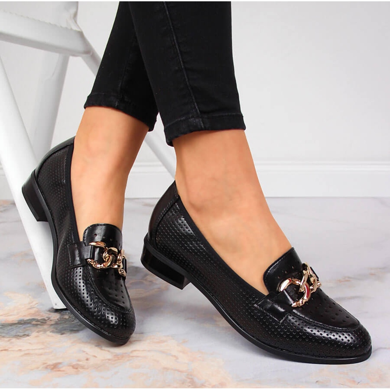 Černé prolamované boty s řetízkem Potocki černá 1