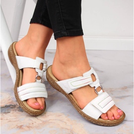 Dámské bílé kožené pantofle se suchým zipem bílé Rieker 62886-80 bílý 1