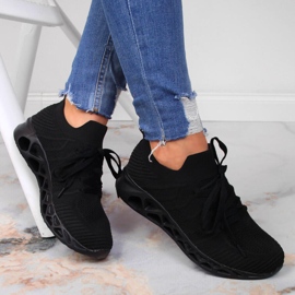 Černá dámská síťovaná sportovní obuv McKeylor 1