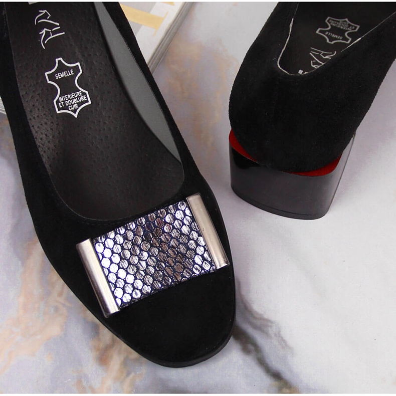 Lodičky na černém semišovém bloku Jezzi černý 2