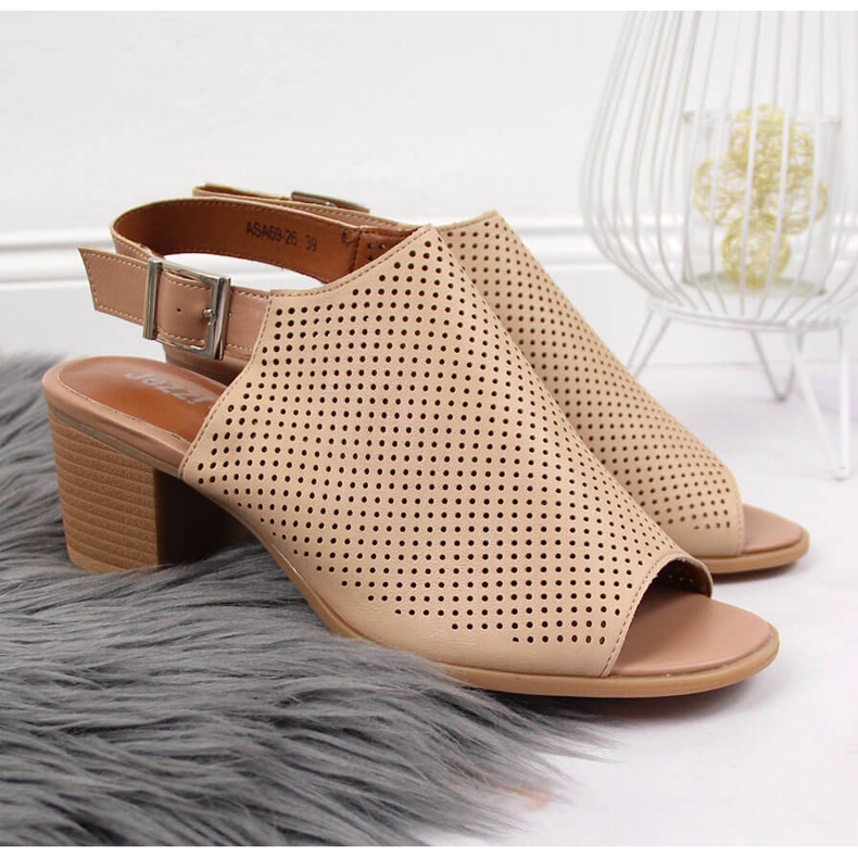 Dámské sandály, prolamované, béžové Jezzi béžový 2